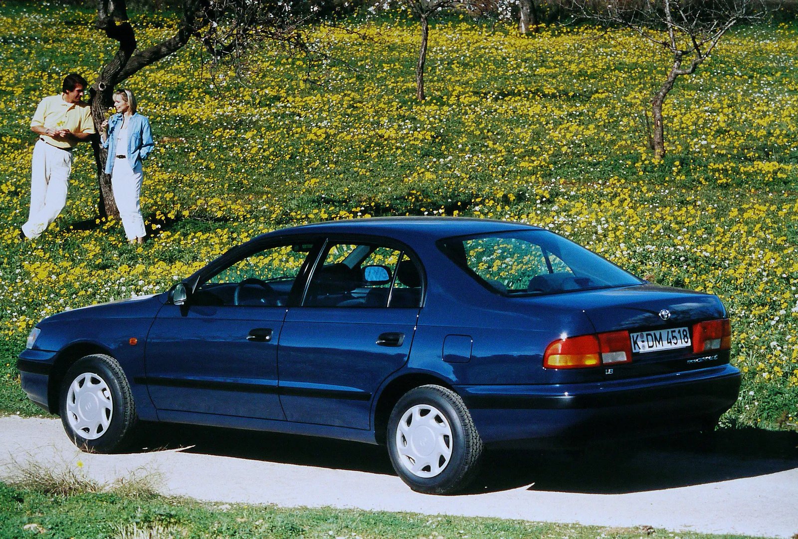 Toyota_Carina_E_1_generation__Sedan__2.jpg