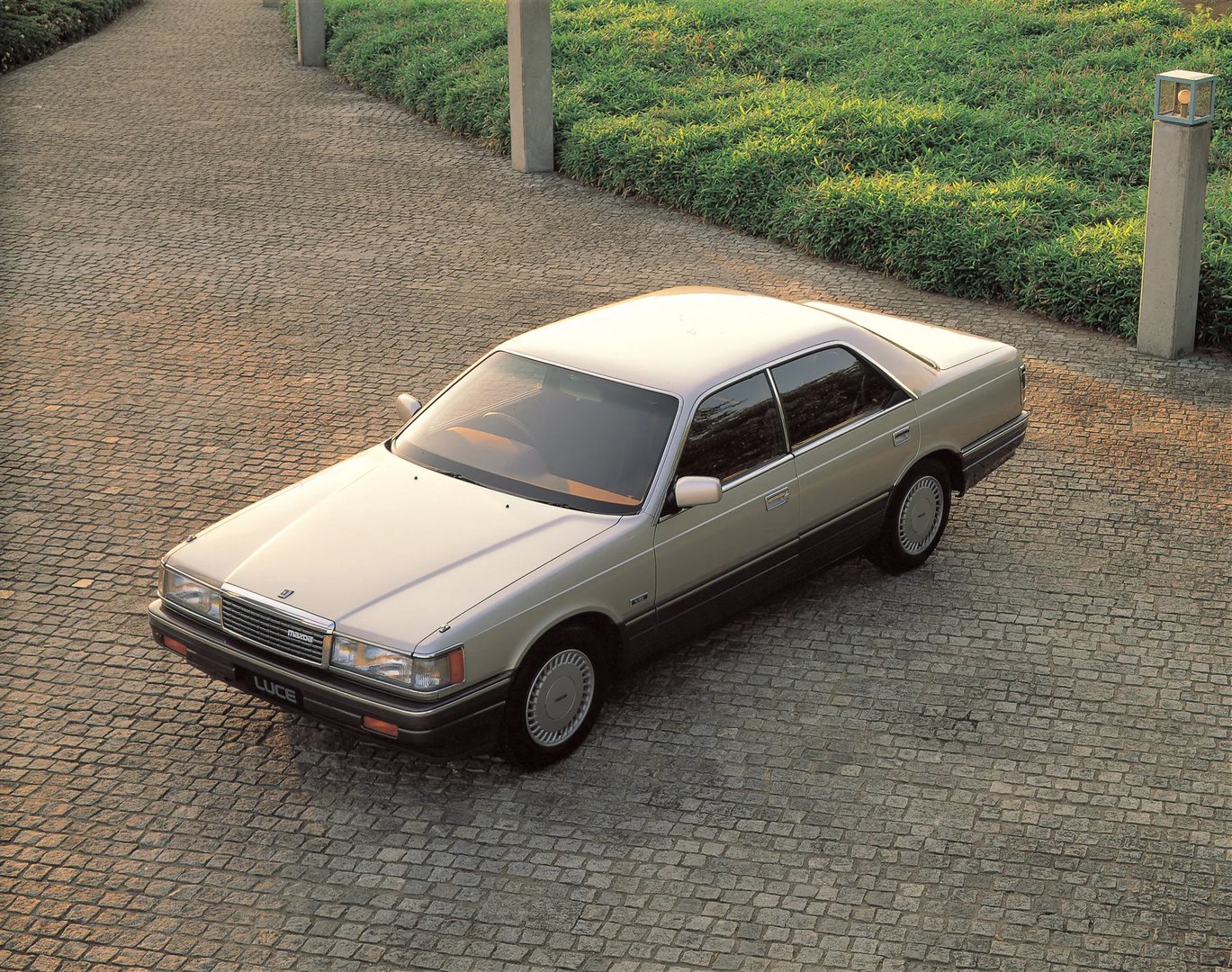 Mazda_Luce_5_generation__Sedan__2.jpg