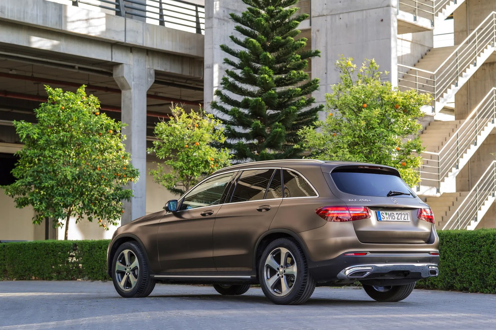 Mercedes_GLC_1_generation__SUV_5-doors__2.jpg