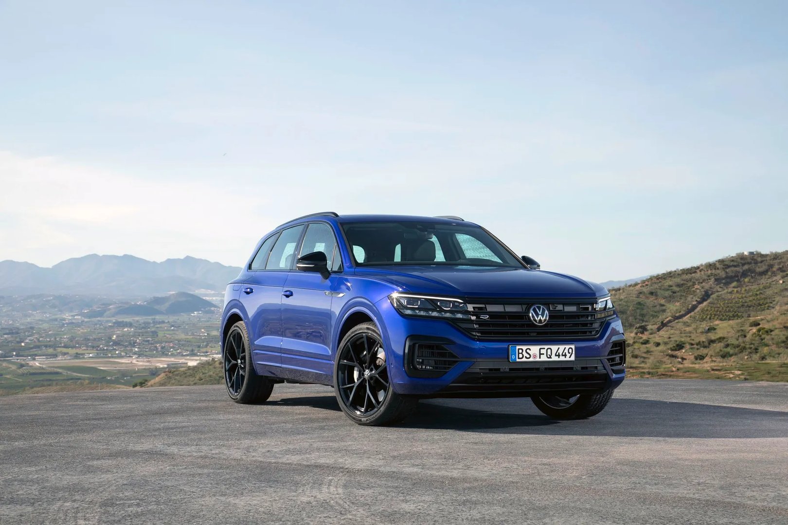 Volkswagen_Touareg_R_3_generation__SUV_5-doors__10.jpg