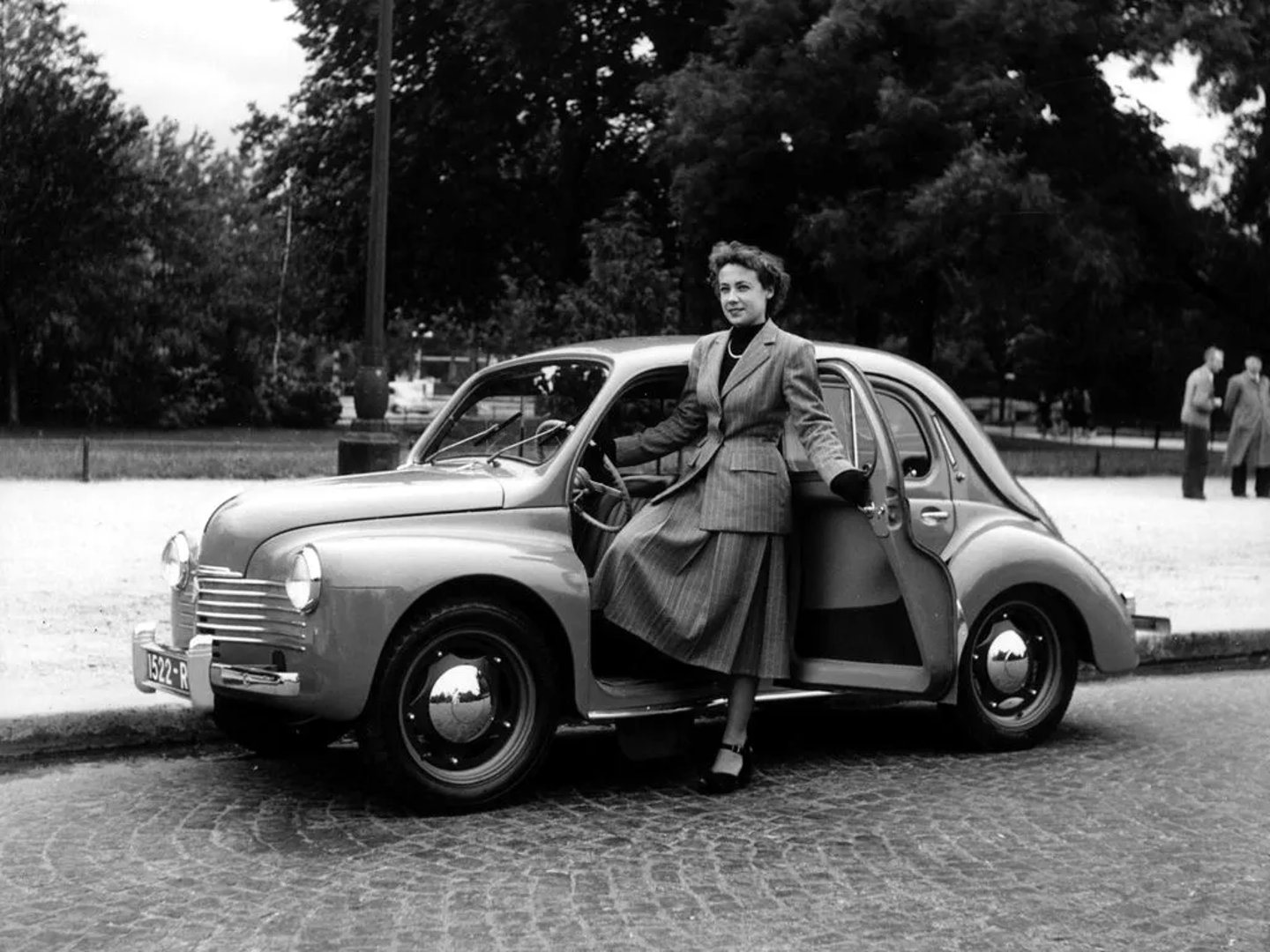 Renault_4CV_1_generation__Sedan__2.jpg