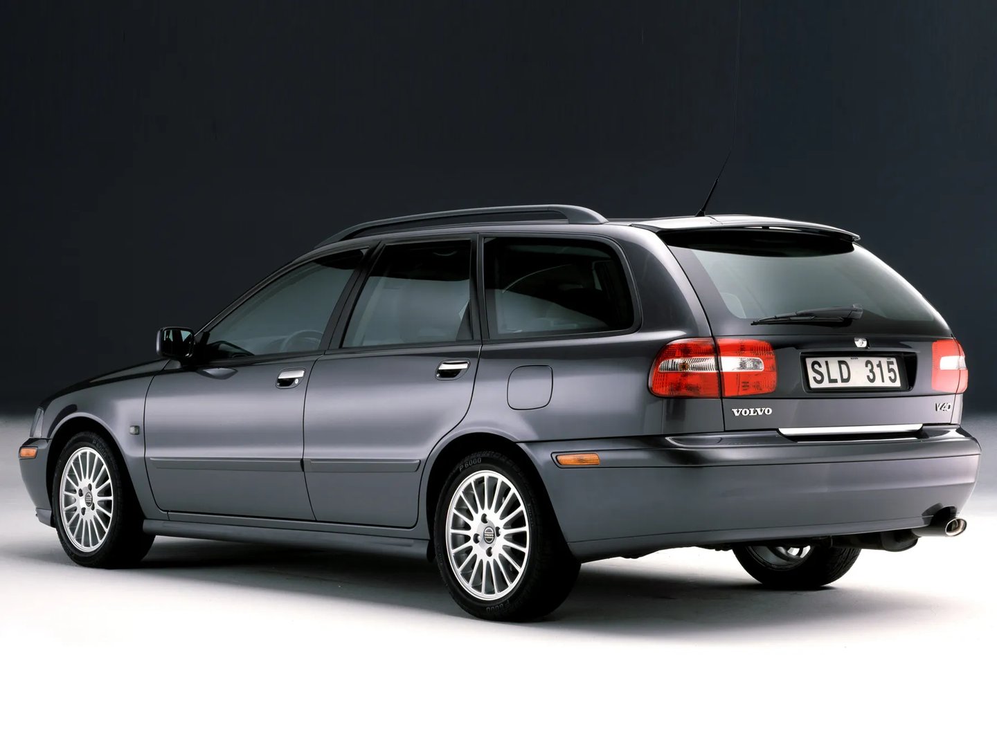 Volvo_V40_1_generation_restyling__Estate_5-door__1.jpg
