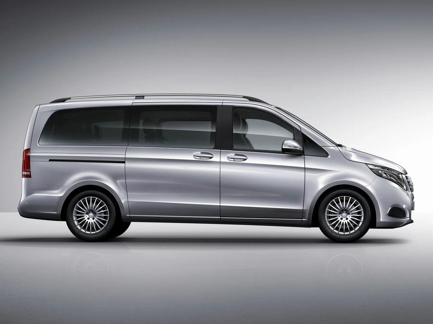 Mercedes_V-Class_3_generation__Minivan_Short__2.jpg