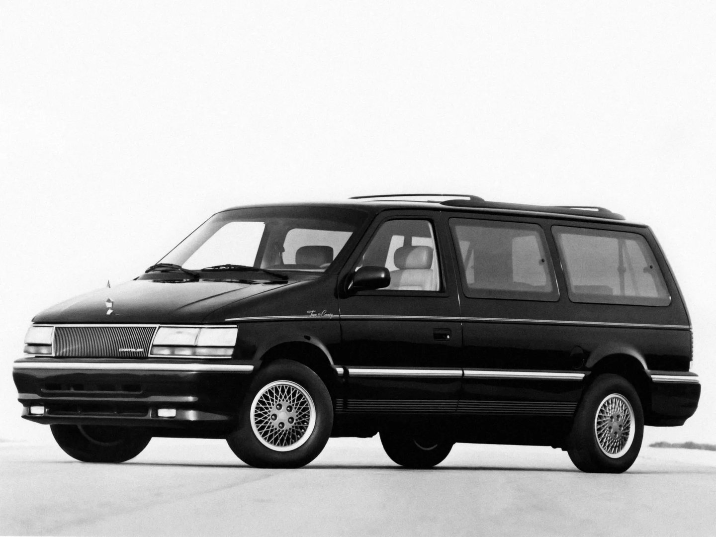 Chrysler_Town_&amp;_Country_2_generation__Minivan__3.jpg