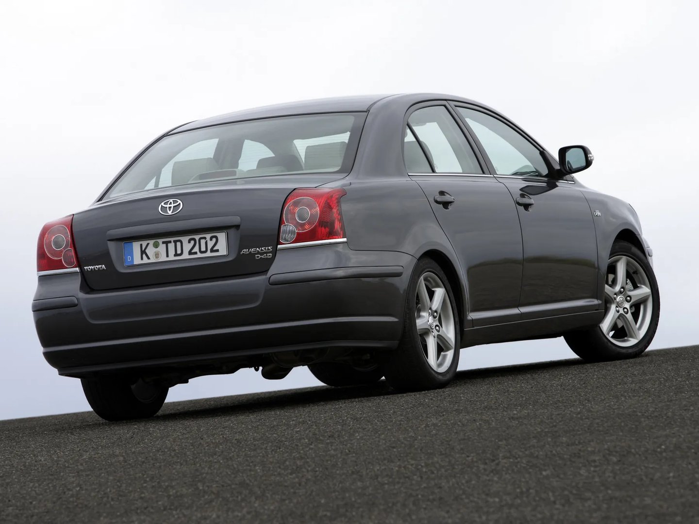 Toyota_Avensis_2_generation_restyling__Sedan__1.jpg