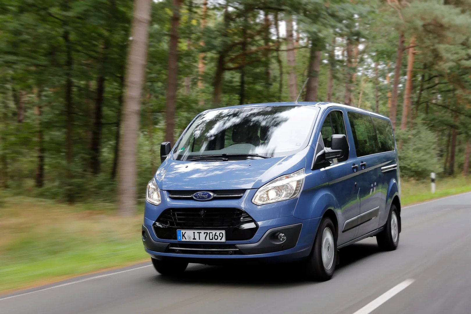 Ford_Transit_Custom_1_generation__Minivan_Long__1.jpg