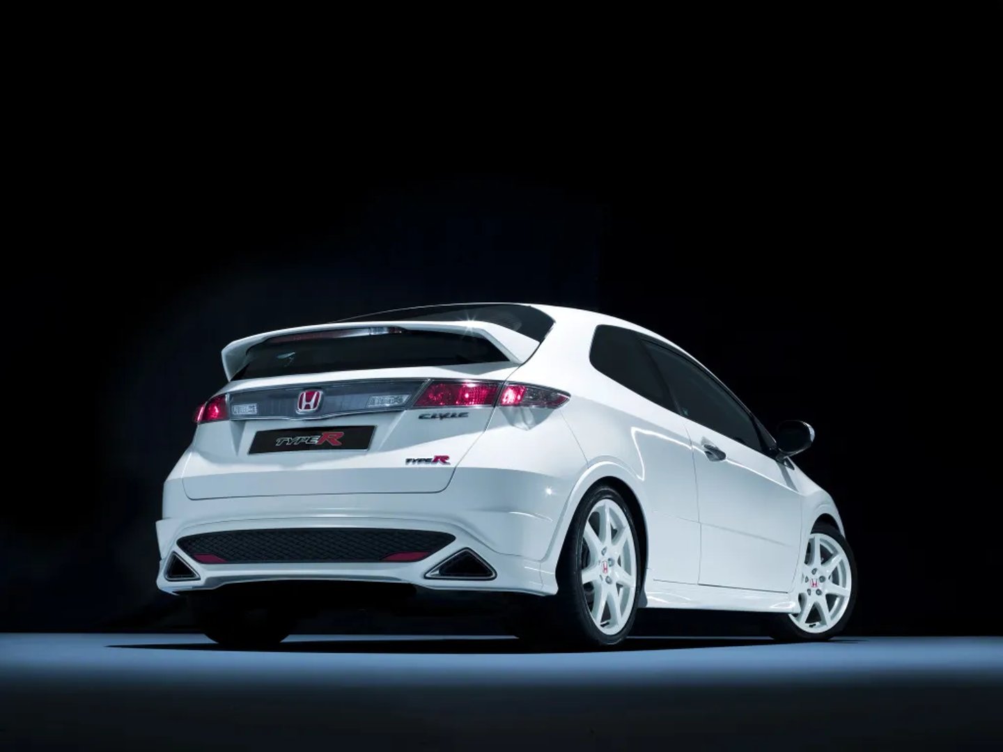 Honda_Civic_Type_R_8_generation_restyling__Hatchback_3-door__2.jpg