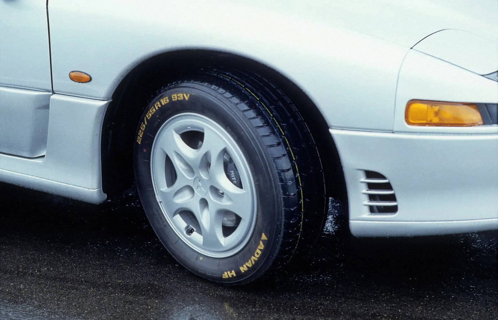 Mitsubishi_GTO_1_generation__Coupe__8.jpg