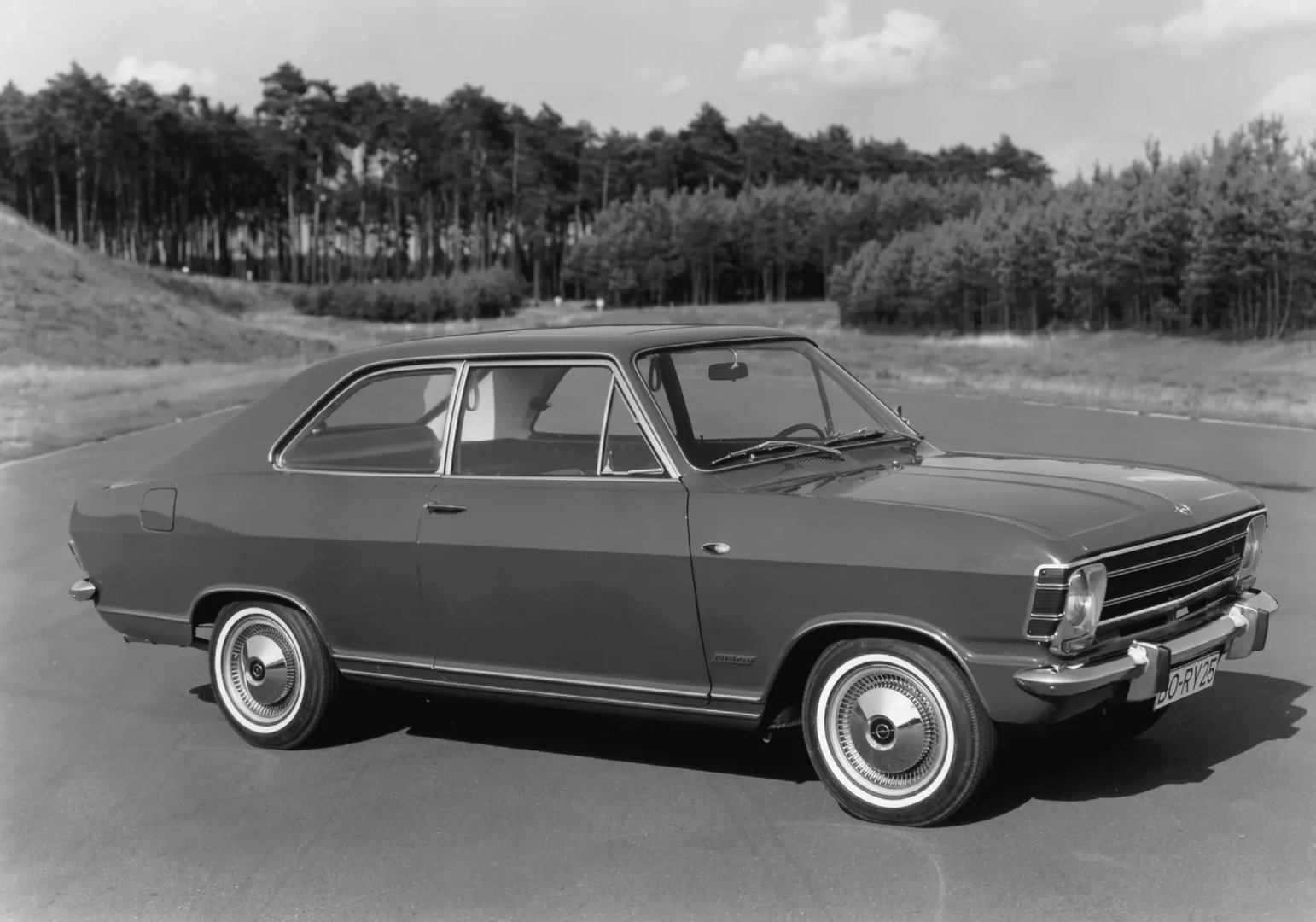 Opel_Olympia_6_generation__Coupe__5.jpg