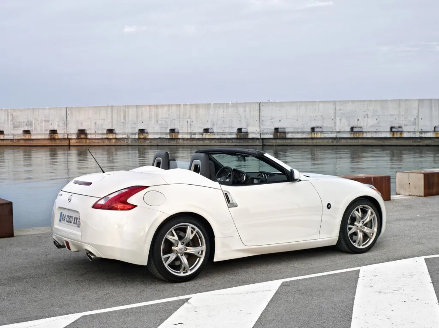 Nissan_370Z_1_generation__Roadster__1.jpg