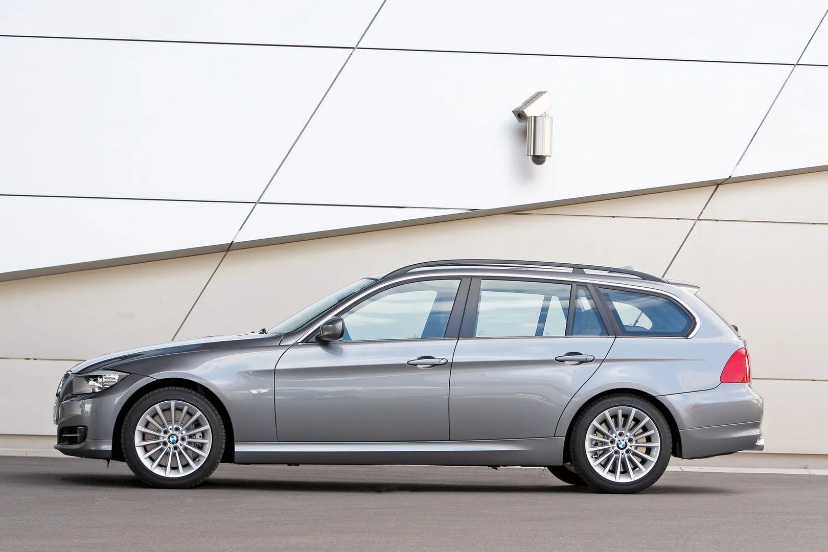 BMW_3_series_5_generation_restyling__Estate_5-door__4.jpg