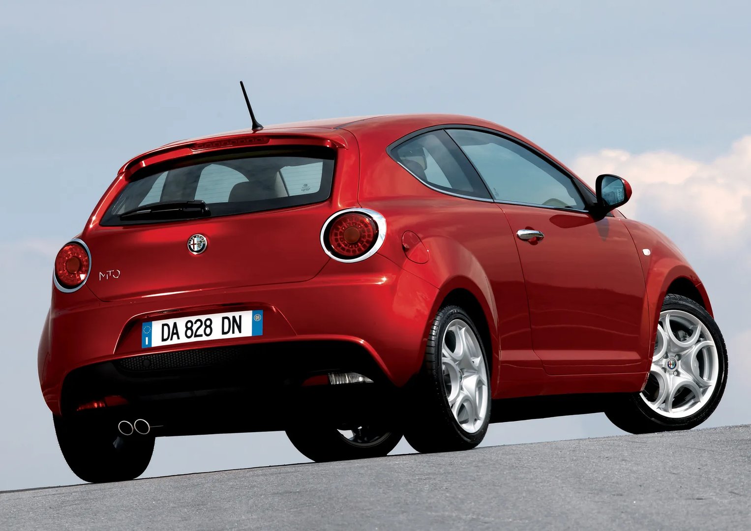 Alfa Romeo_MiTo_1_generation__Mini_3-doors__2.jpg