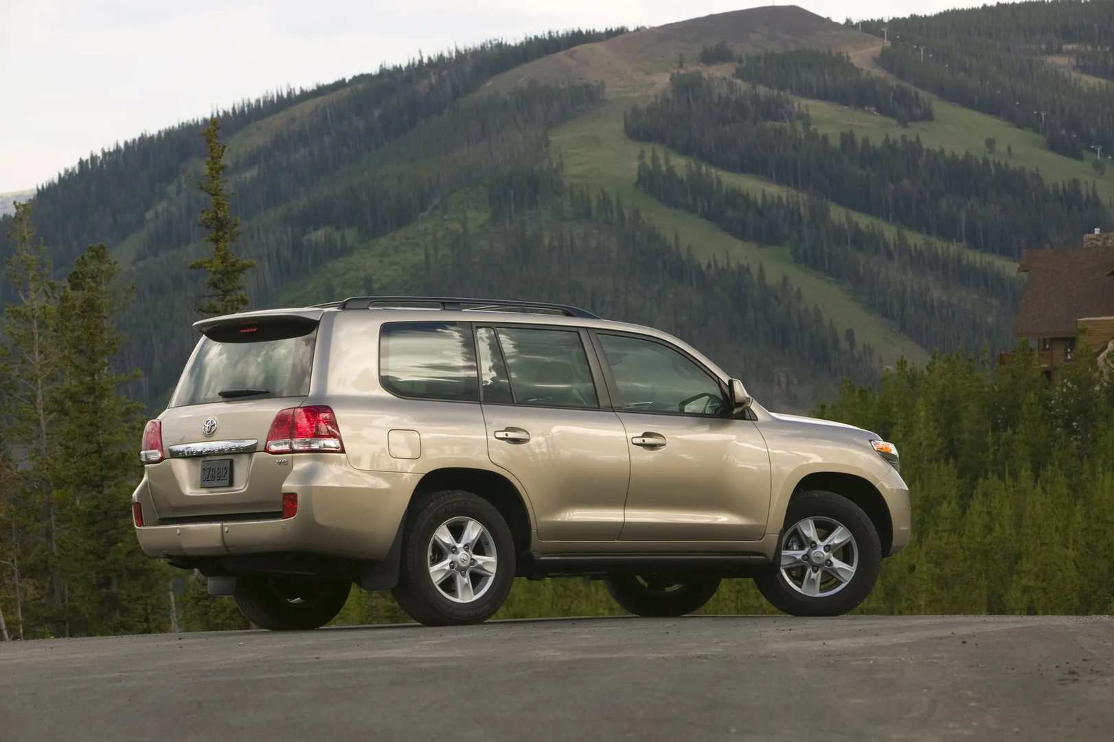 Toyota_LC_11_generation__SUV_5-doors__12.jpg