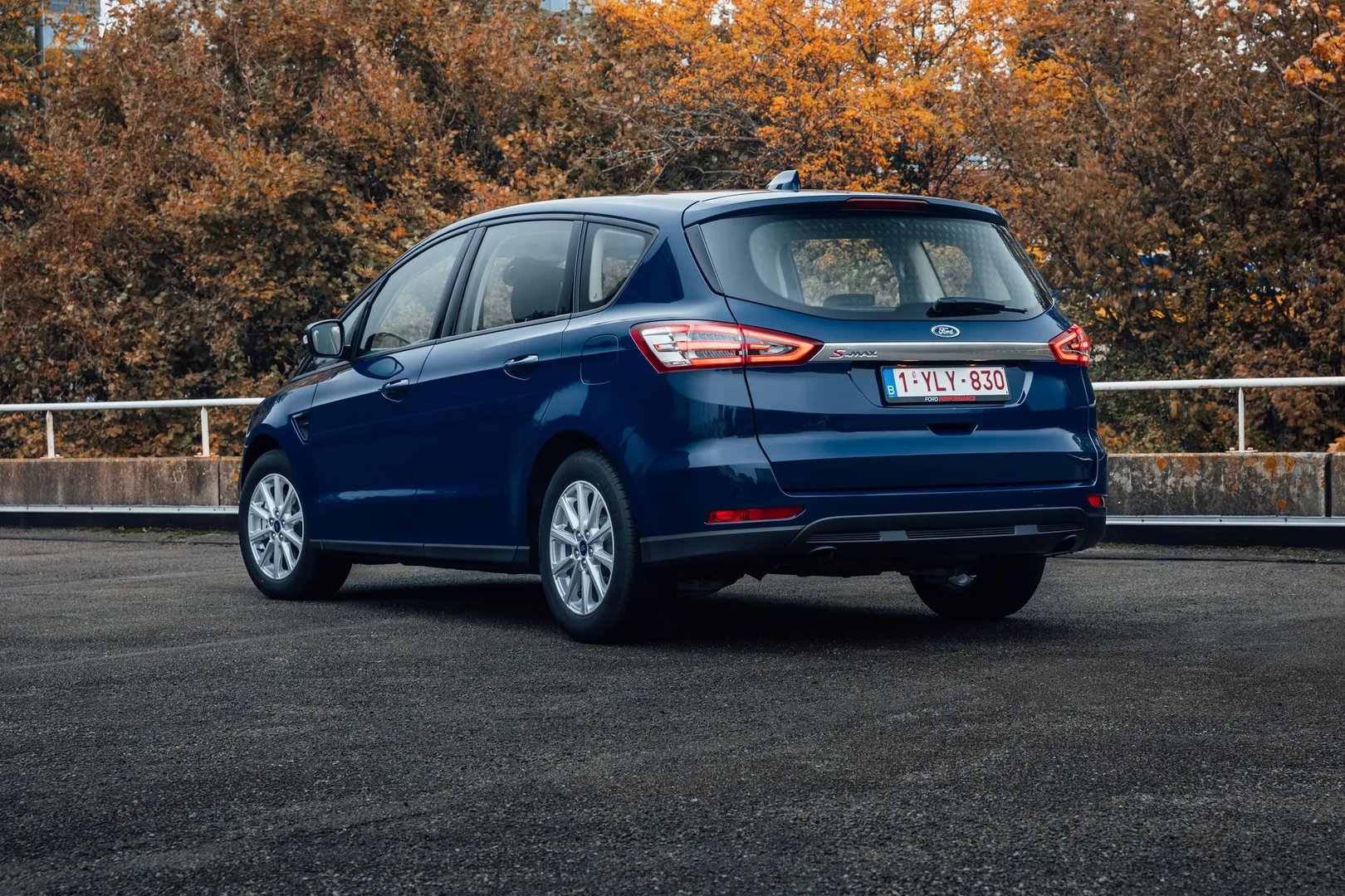 Ford_S-MAX_2_generation_restyling__Minivan__1.jpg