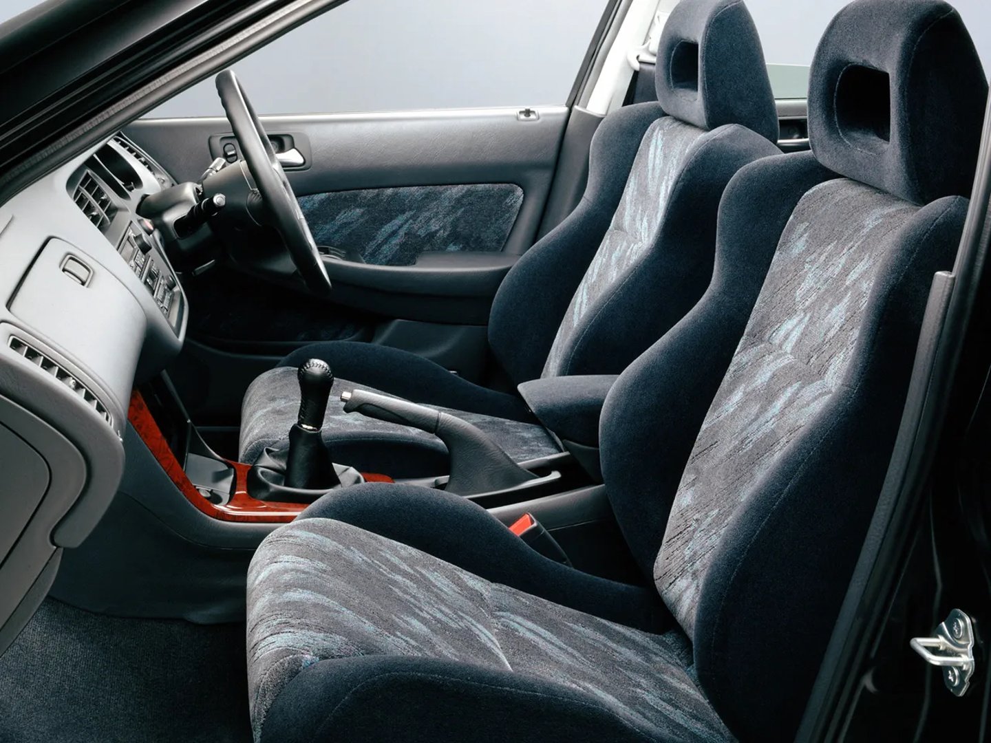 Honda_Torneo_1_generation__Sedan__10.jpg