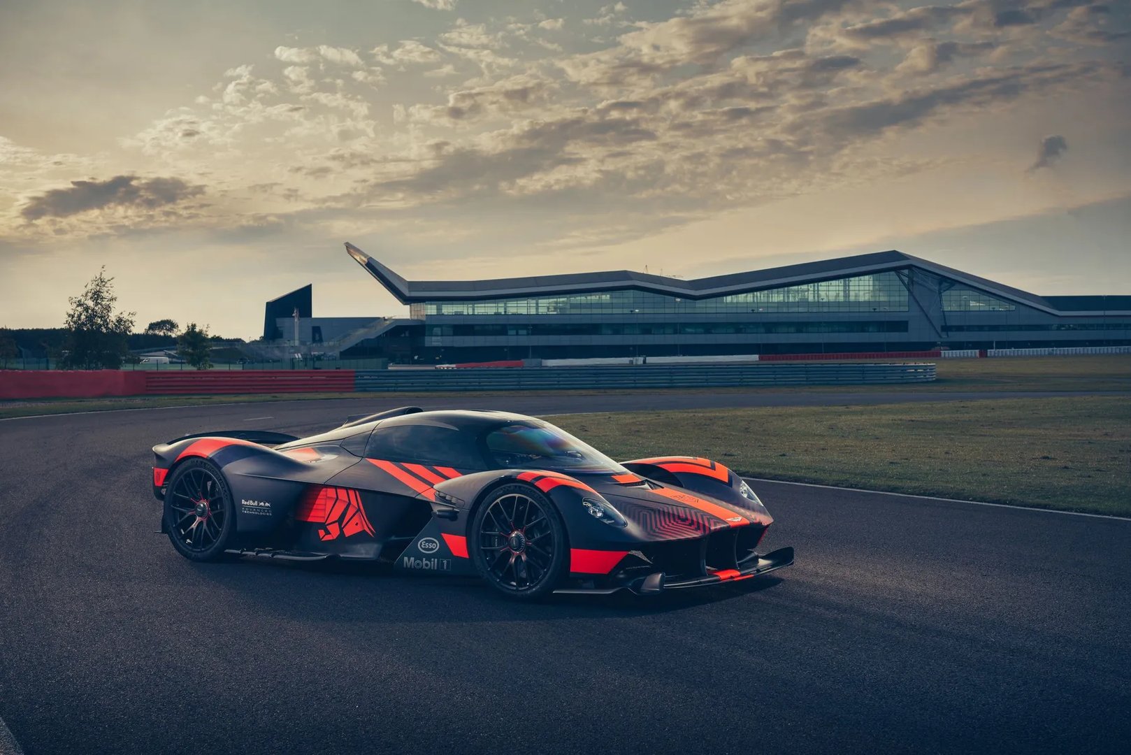 Aston Martin_Valkyrie_1_generation__Coupe__10.jpg
