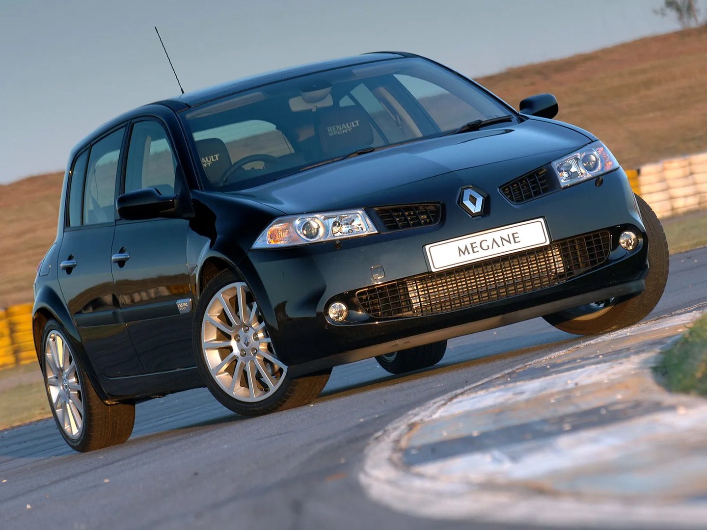 Renault_Megane_RS_2_generation_restyling__Hatchback_5-door__9.jpg