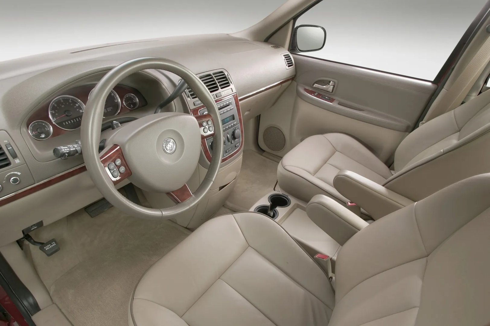 Buick_Terraza_1_generation__Minivan__13.jpg