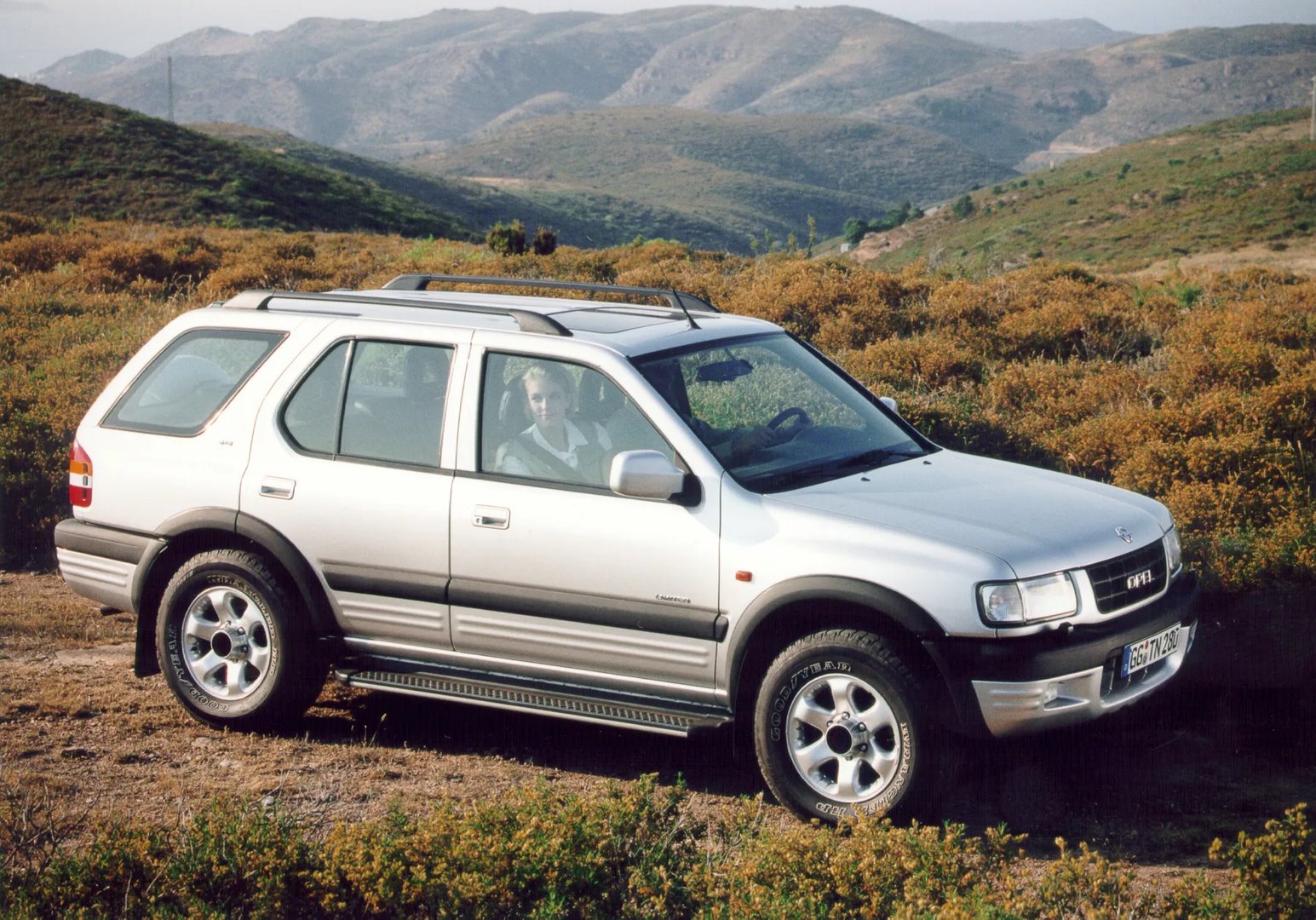 Opel_Frontera_2_generation__SUV_5-doors__9.jpg