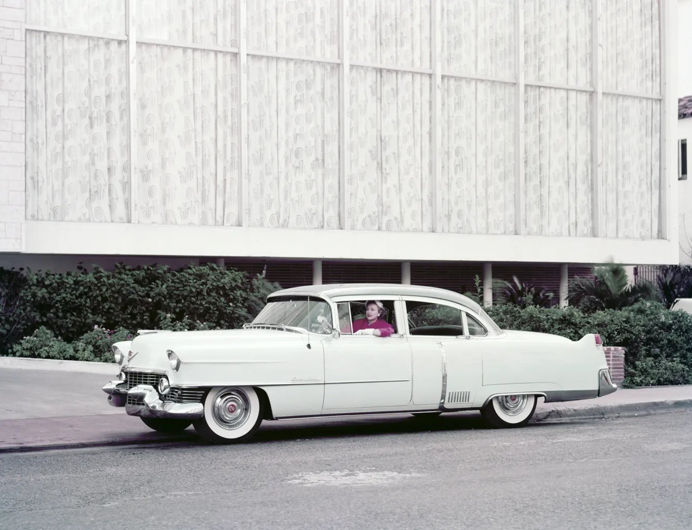 Cadillac_Sixty_Special_4_generation__Sedan__4.jpg