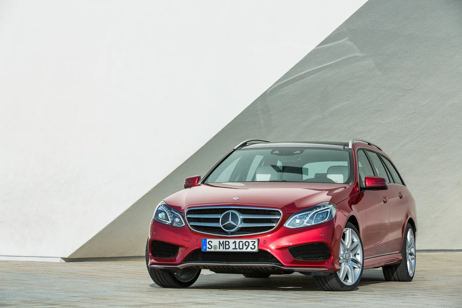 Mercedes_E-Class_4_generation_restyling__Estate_5-door__1.jpg