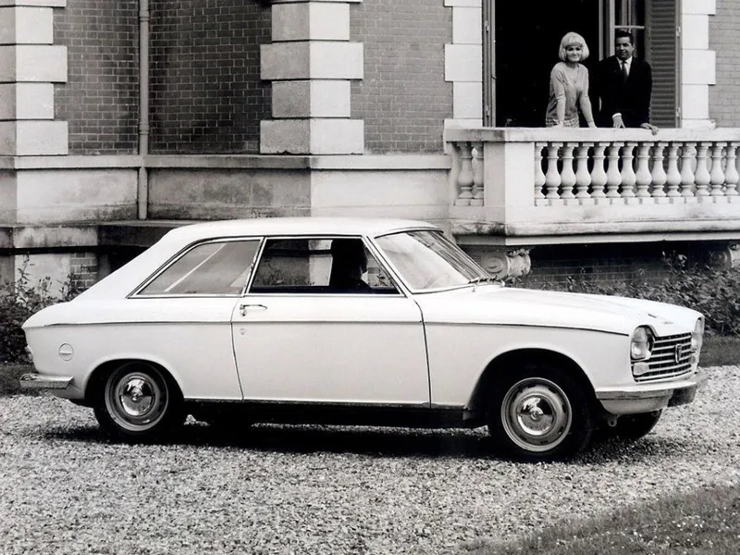 Peugeot_204_1_generation__Coupe__3.jpg
