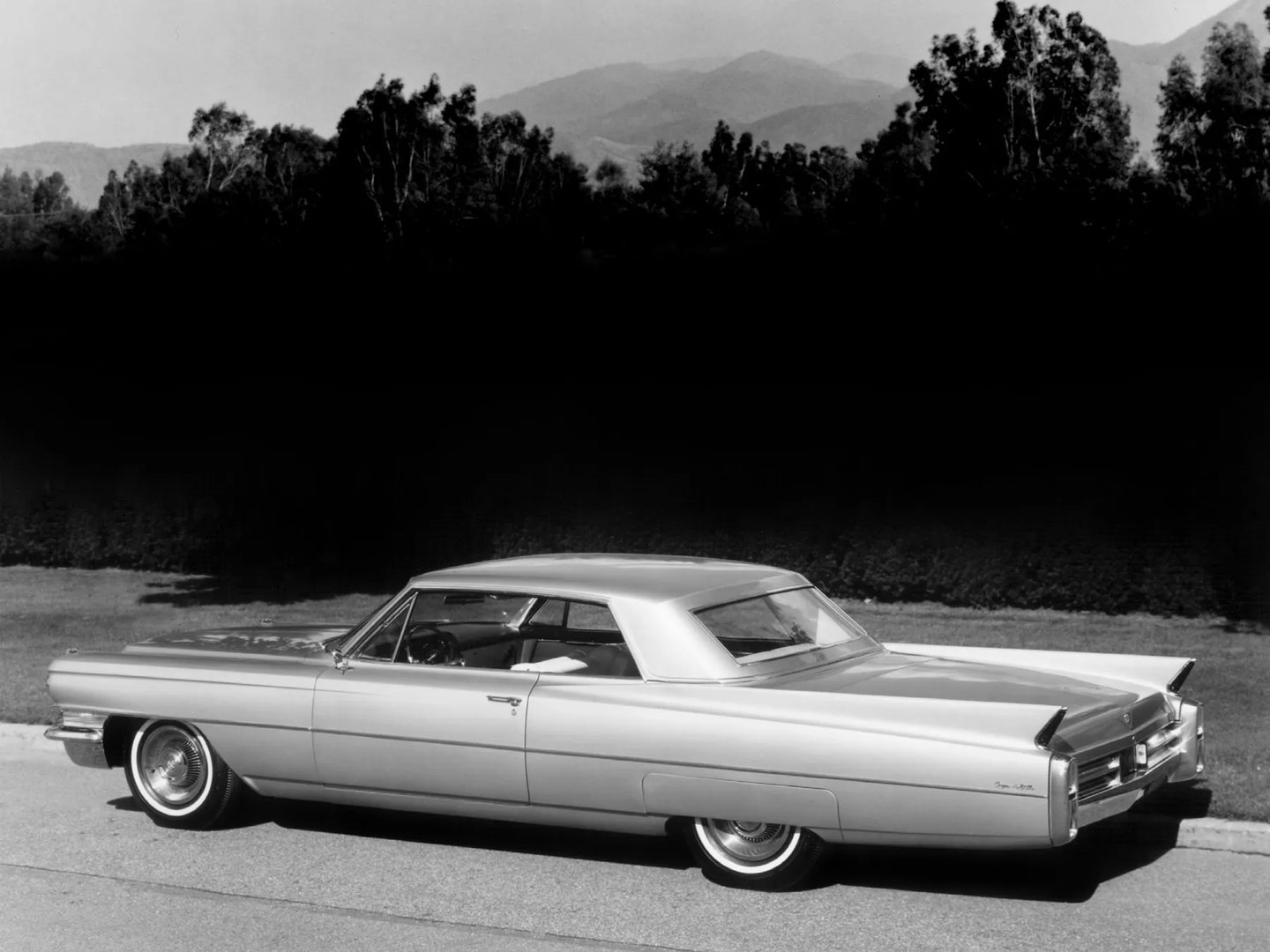 Cadillac_DeVille_2_generation__Coupe__4.jpg