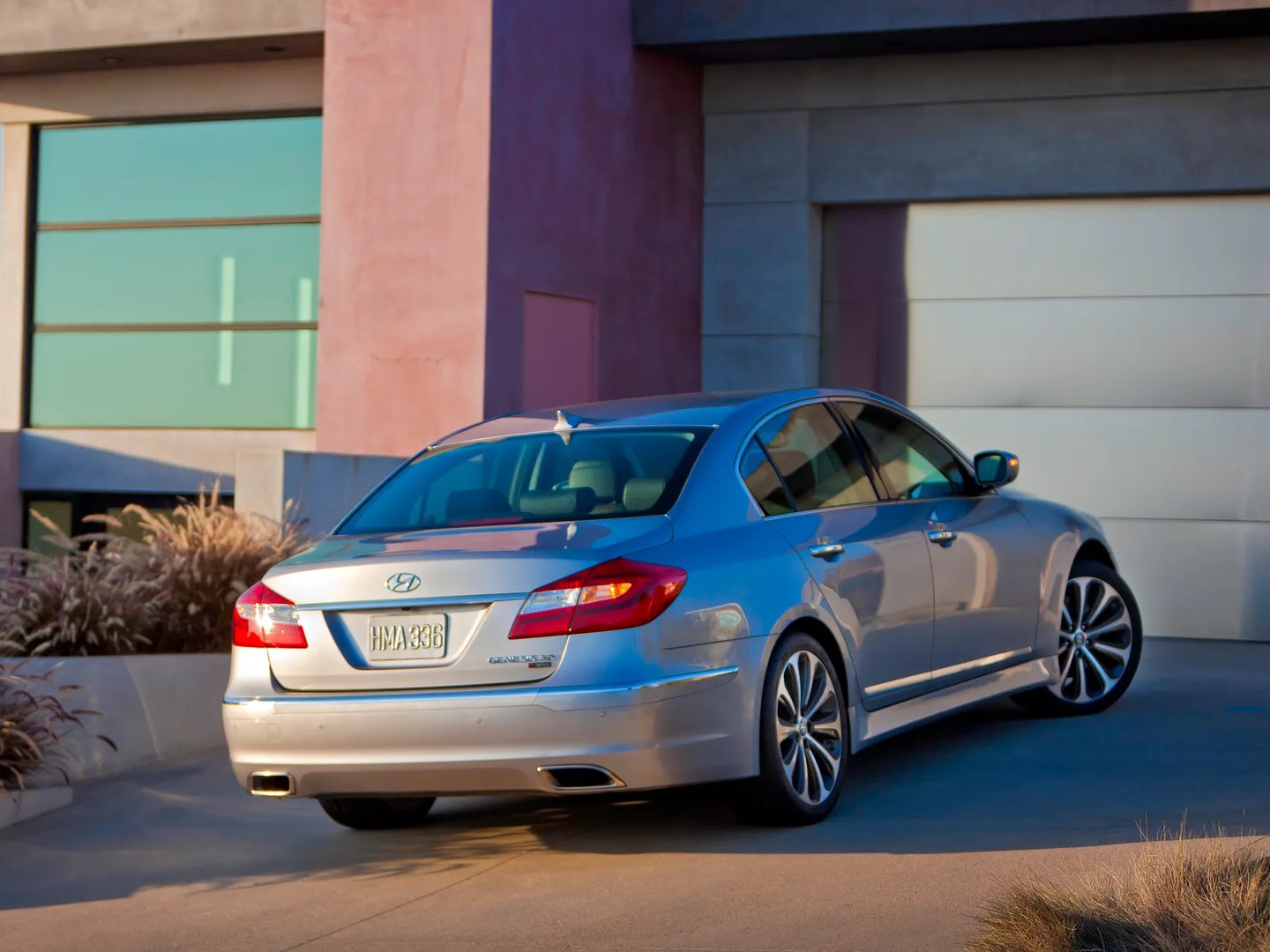 Hyundai_Genesis_1_generation_restyling__Sedan__2.jpg