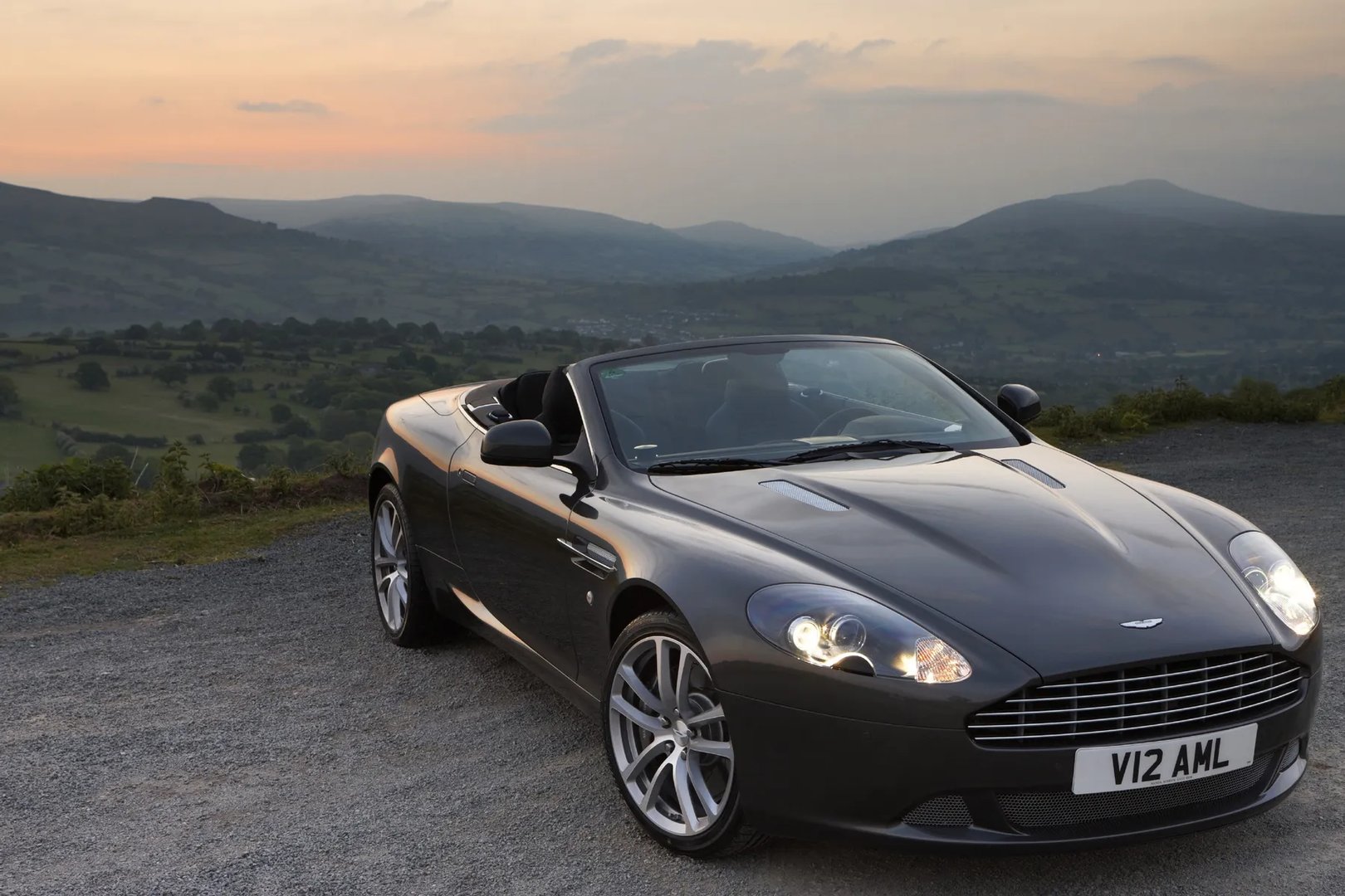 Aston Martin_DB9_1_generation_restyling__Cabrio__10.jpg
