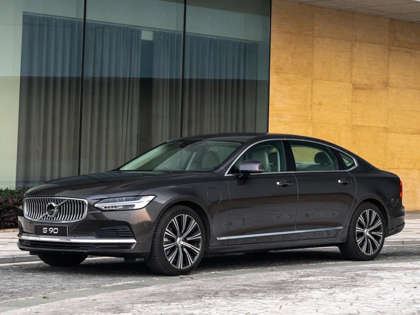 Volvo_S90_2_generation_restyling__Sedan__3.jpg