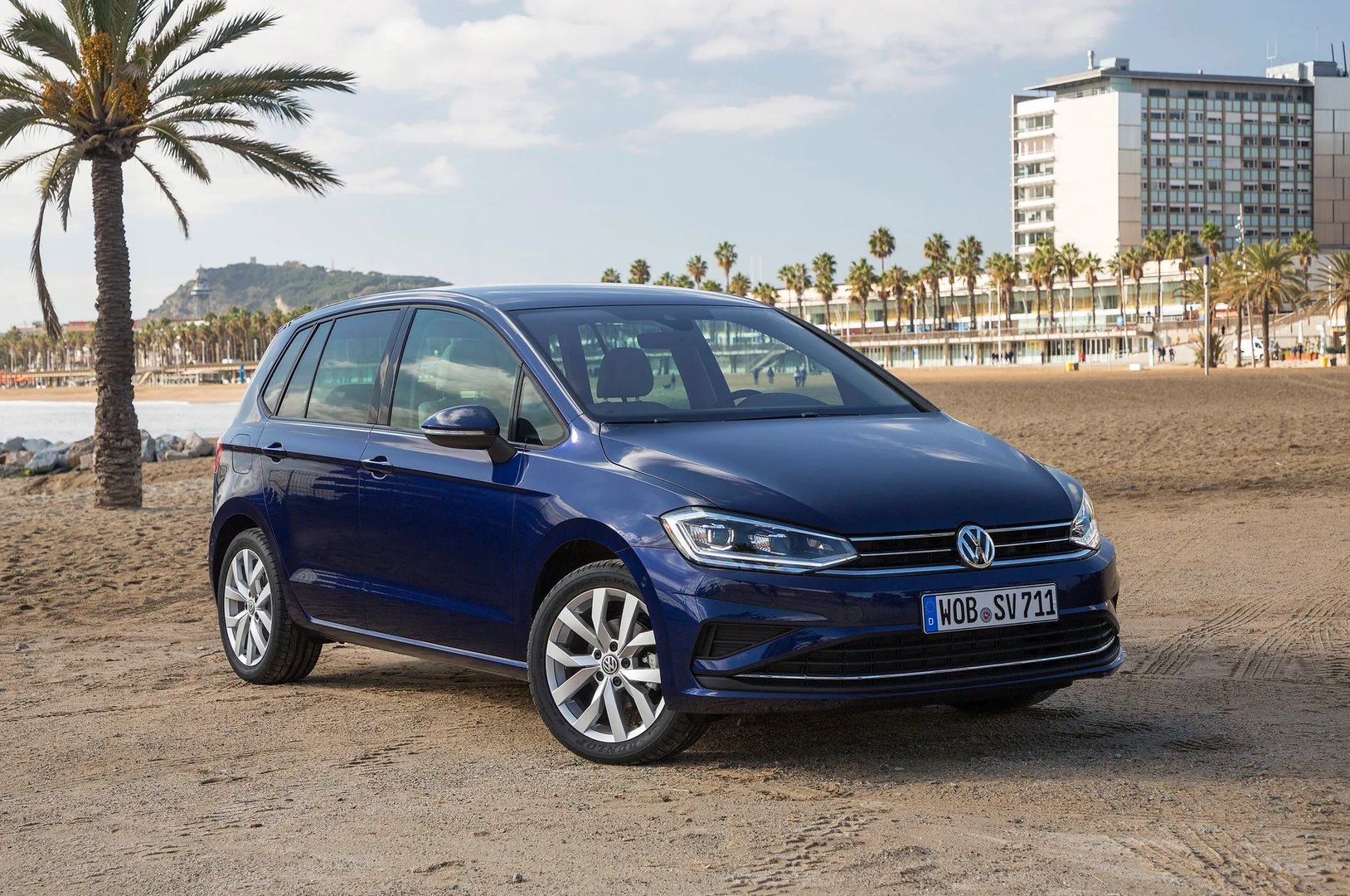 Volkswagen_Golf_Sportsvan_1_generation_restyling__Compact_Van__13.jpg