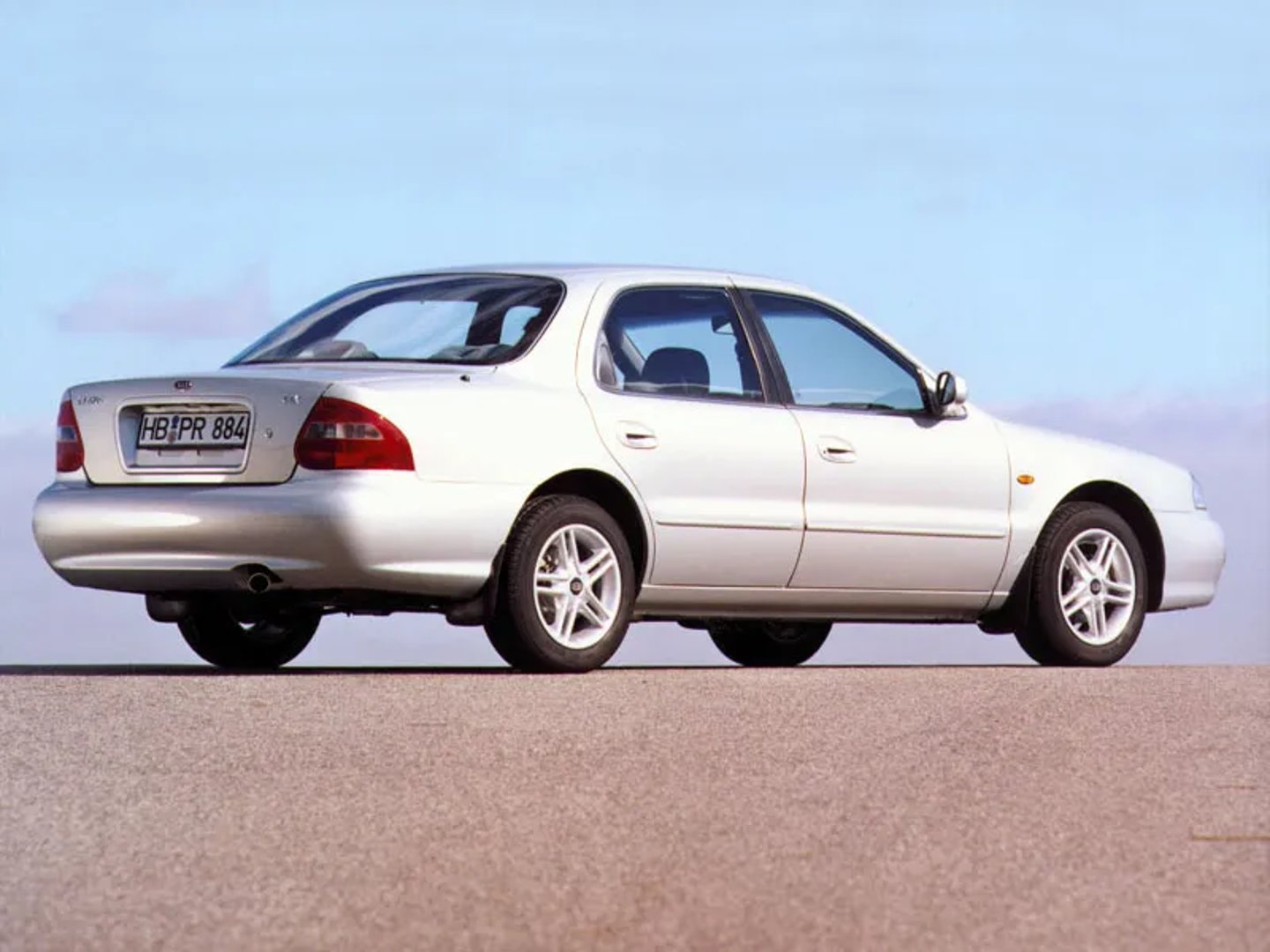 Kia_Clarus_2_generation__Sedan__1.jpg
