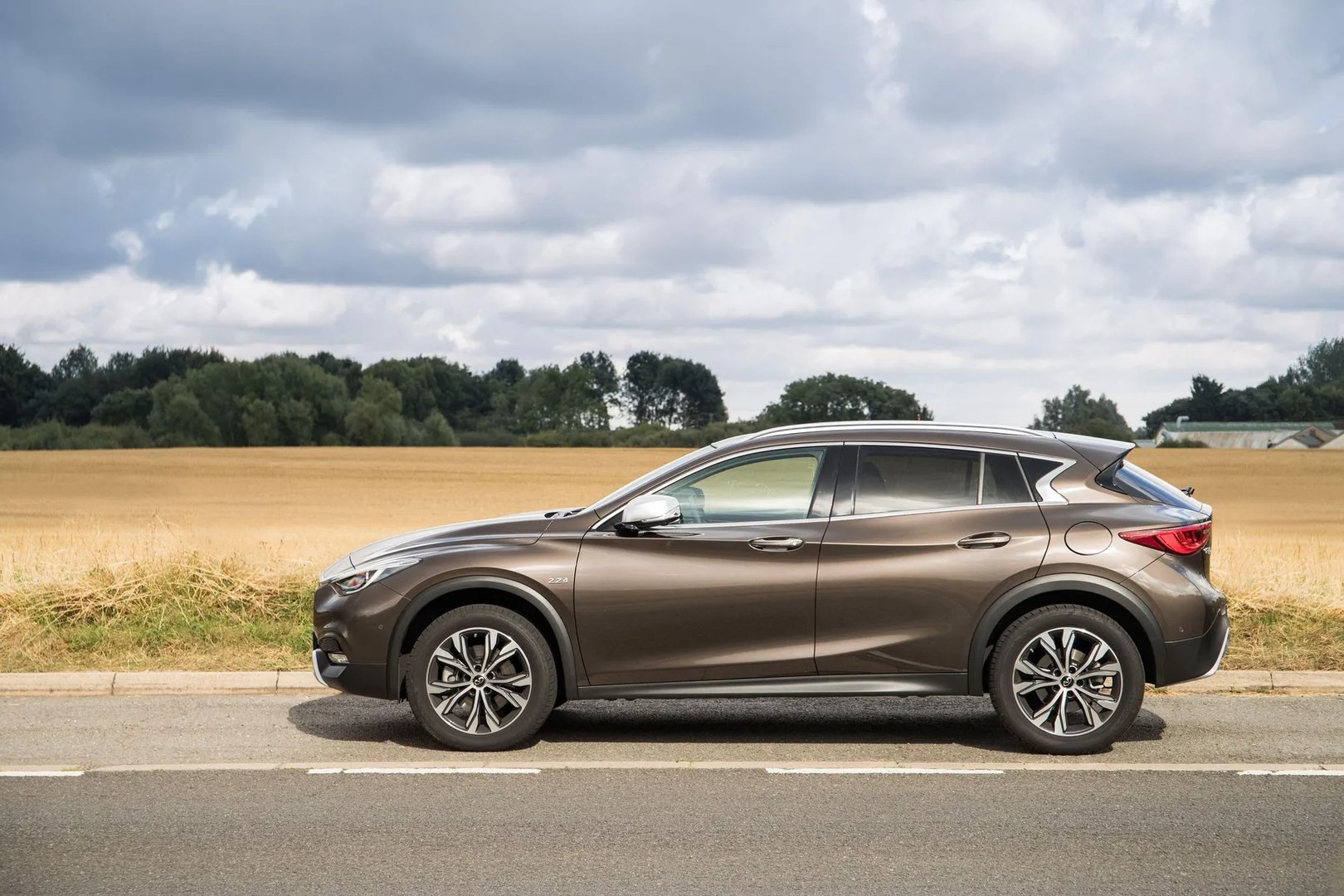 Infiniti_QX30_1_generation__SUV_5-doors__7.jpg