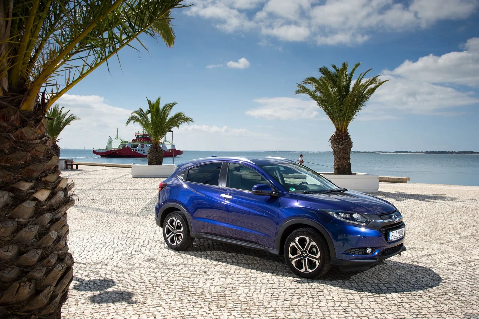Honda_HR-V_2_generation__SUV_5-doors__8.jpg