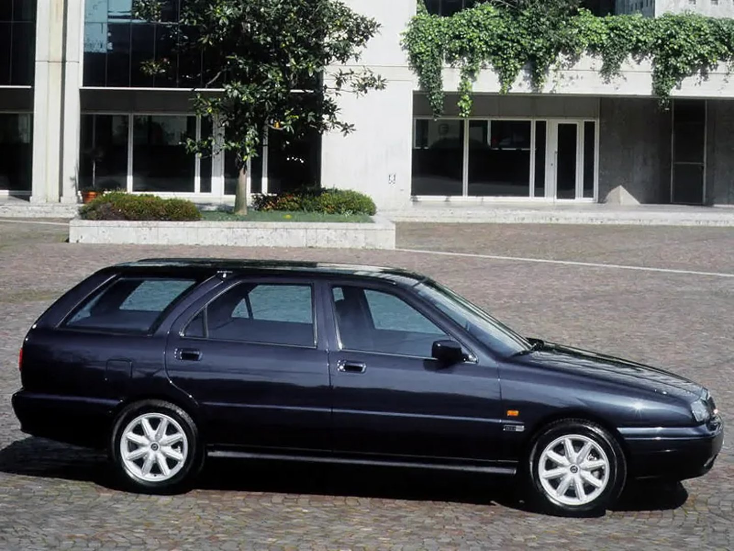 Lancia_Kappa_1_generation__Estate_5-door__4.jpg