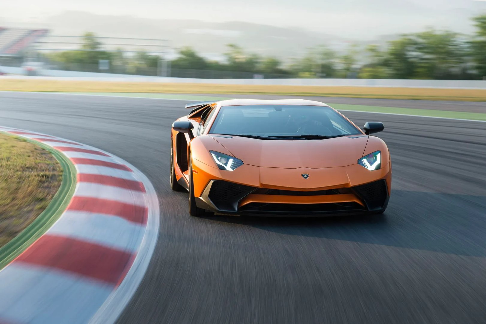 Lamborghini_Aventador_1_generation_restyling__Coupe__1.jpg