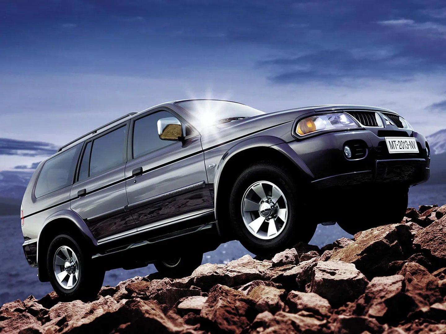 Mitsubishi_Pajero_Sport_1_generation_restyling__SUV_5-doors__8.jpg