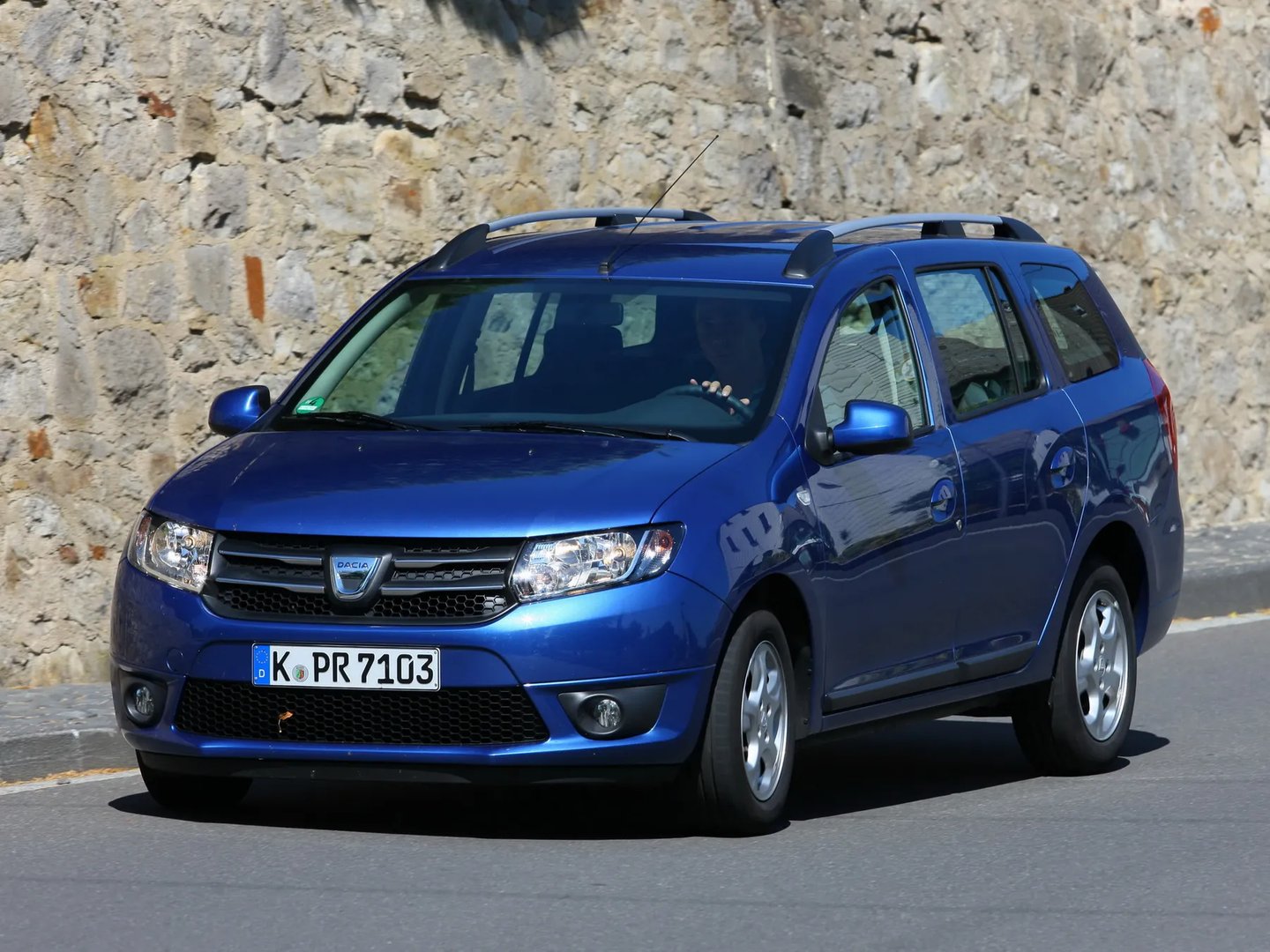 Dacia_Logan_MCV_2_generation__Estate__13.jpg