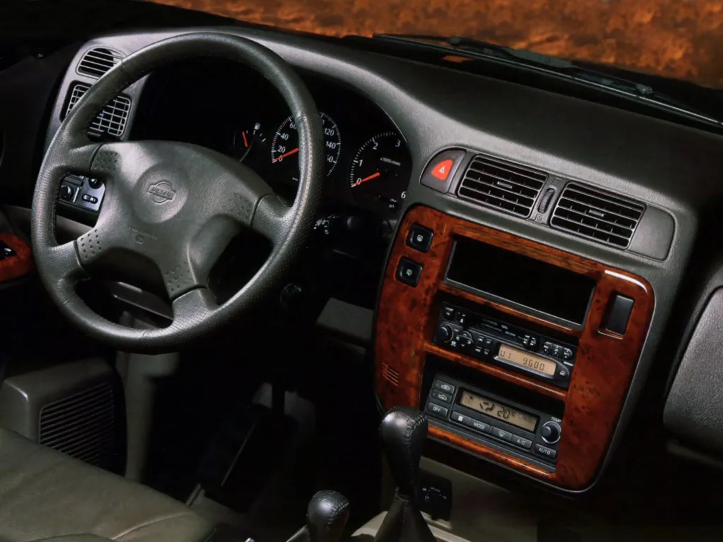Nissan_Patrol_5_generation__SUV_5-doors__4.jpg
