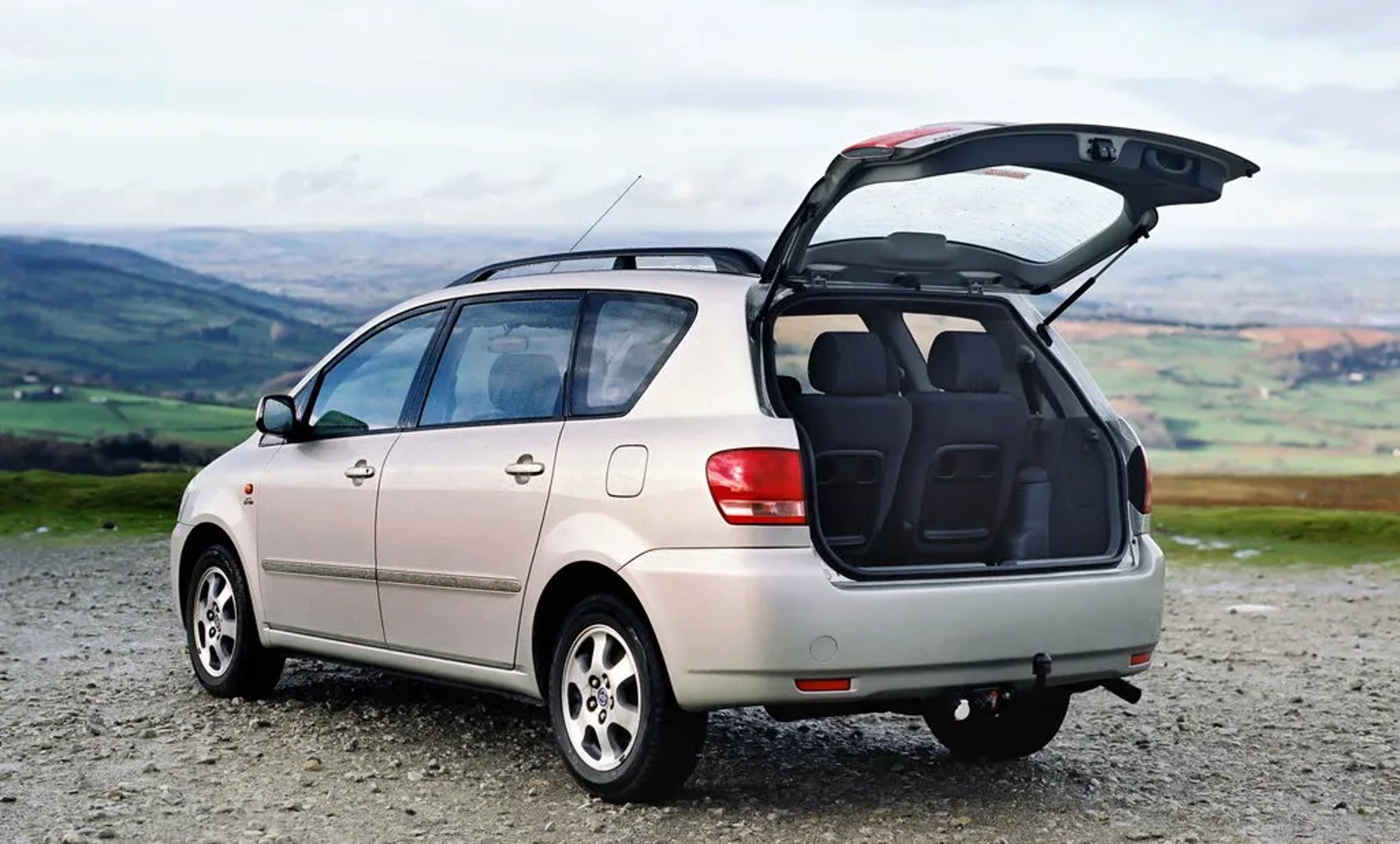 Toyota_Picnic_2_generation__Compact_Van__2.jpg