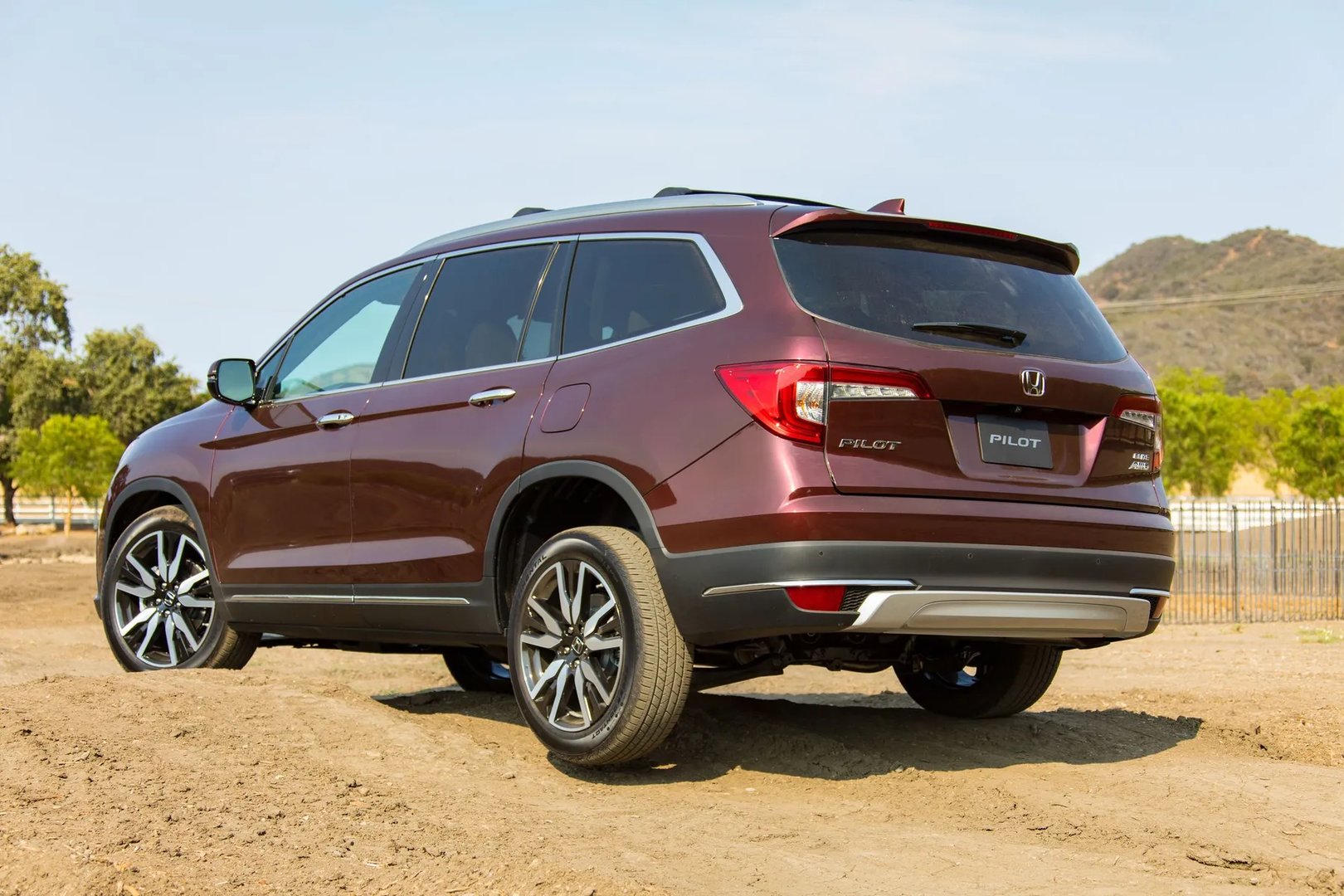 Honda_Pilot_3_generation_restyling__SUV_5-doors__13.jpg
