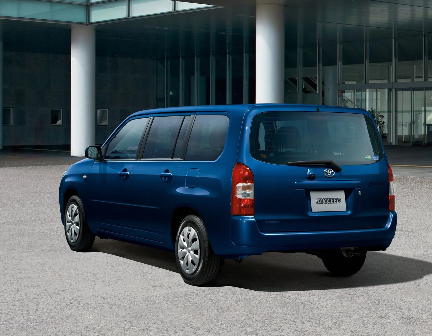 Toyota_Succeed_1_generation_restyling__Estate_5-door__1.jpg