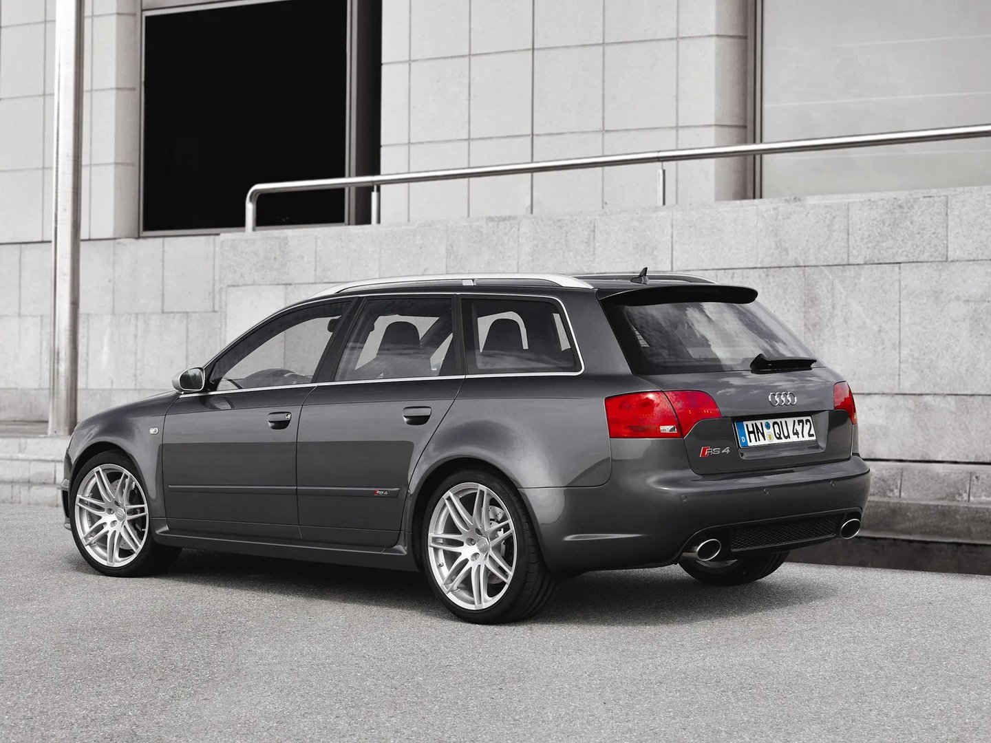 Audi_RS4_2_generation__Estate_5-door__12.jpg
