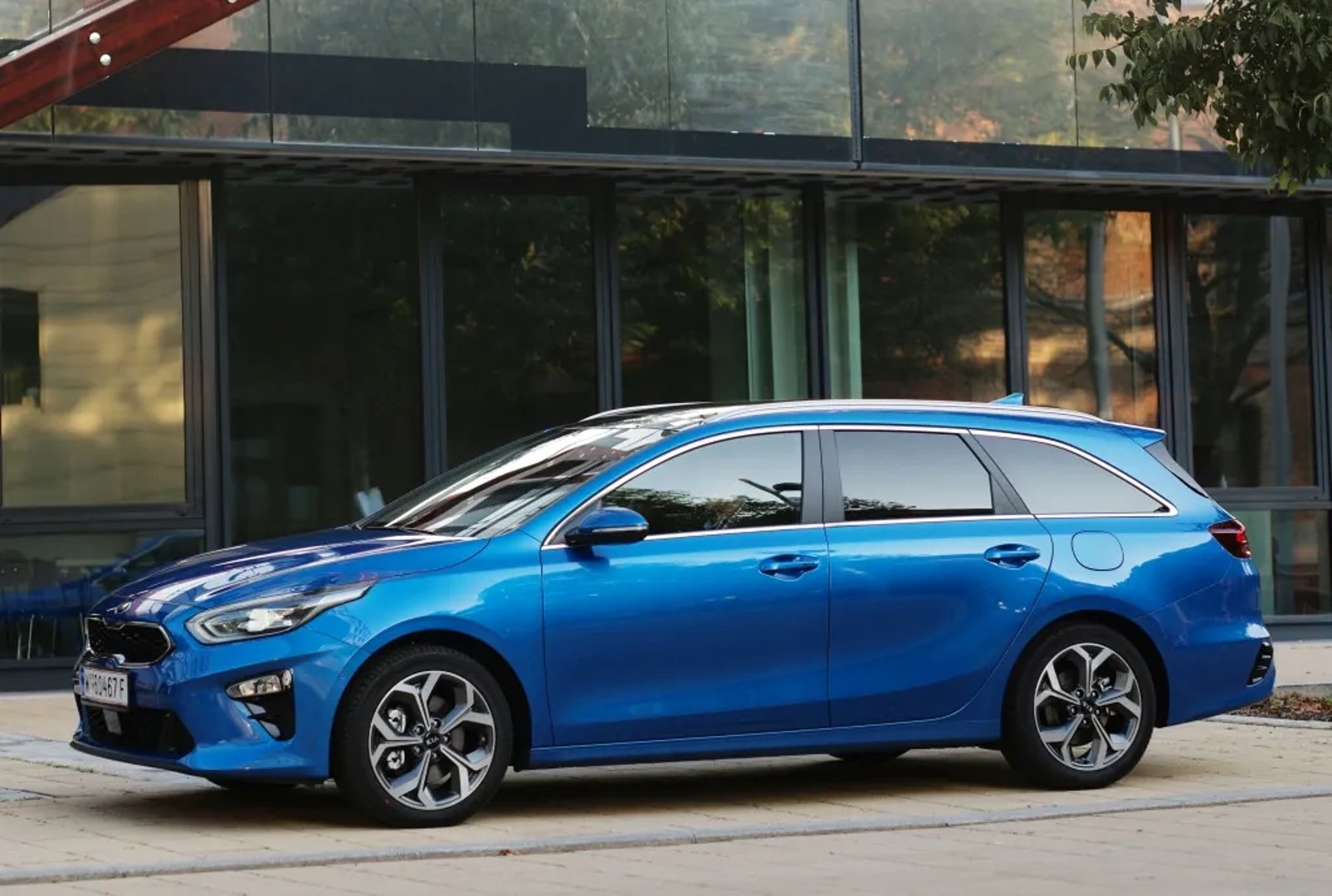 Kia_Ceed_3_generation__Estate_5-door__6.jpg