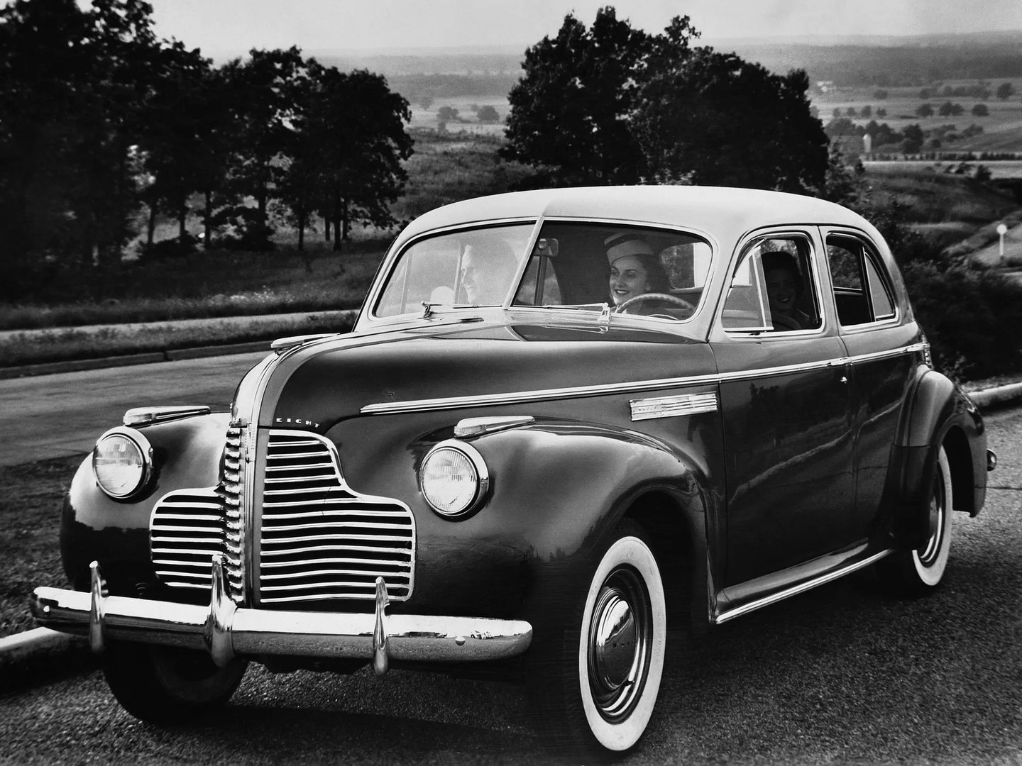 Buick_Roadmaster_3_generation__Sedan__2.jpg