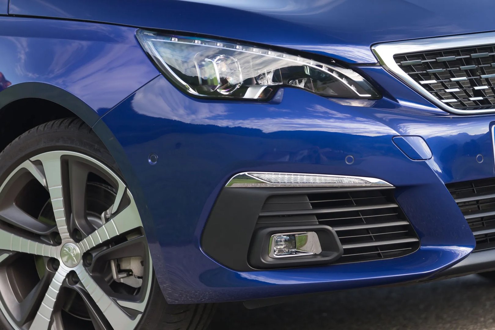 Peugeot_308_2_generation_restyling__Estate_5-door__11.jpg