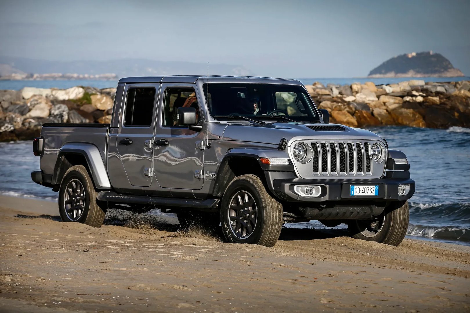 Jeep_Gladiator_2_generation__Pickup_double-cab__10.jpg