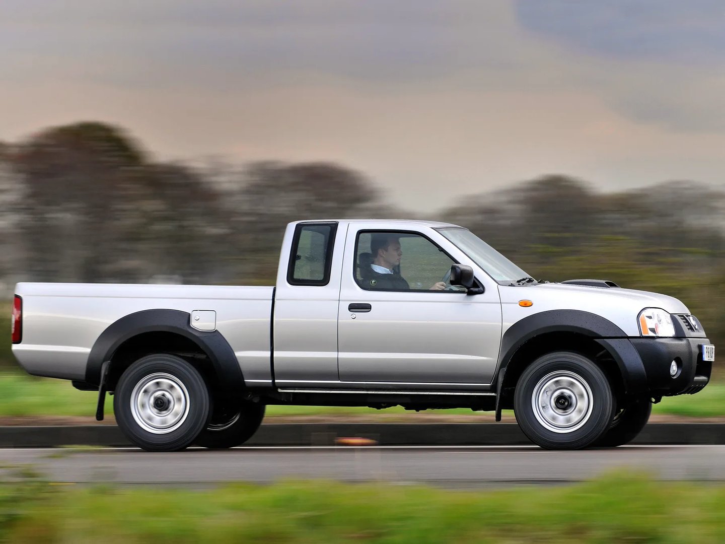 Nissan_NP300_1_generation__Pickup_1.5-cab__4.jpg
