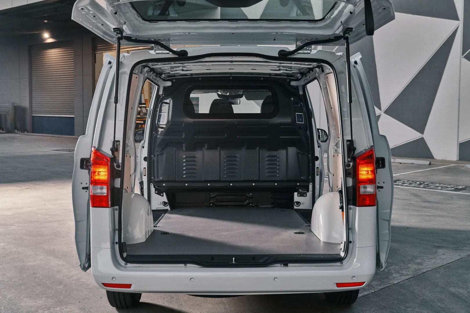 Mercedes_Vito_3_generation_restyling_2__Van_Long__3.jpg