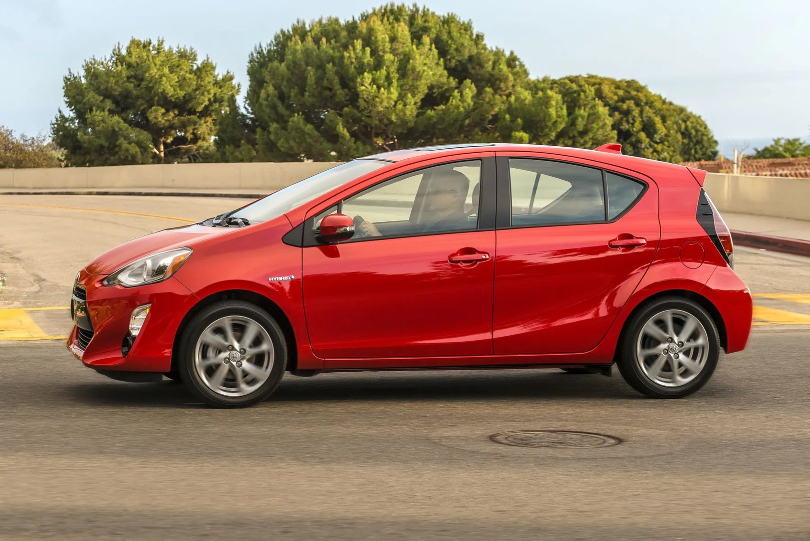 Toyota_Prius_C_1_generation_restyling__Hatchback_5-door__2.jpg